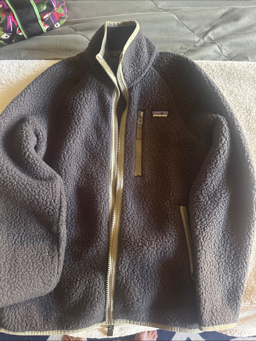 Patagonia’s kids retro pile jacket color ink black